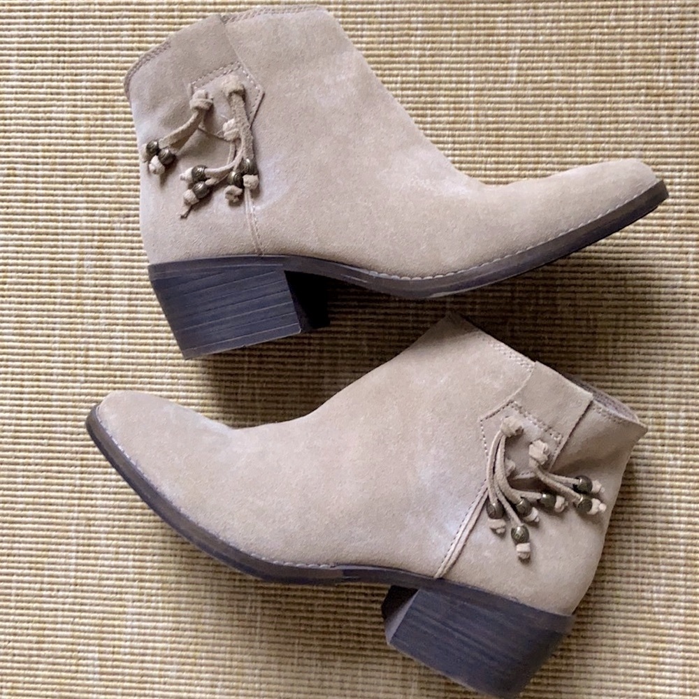 White Mountain Ankle Suede Booties Size 8